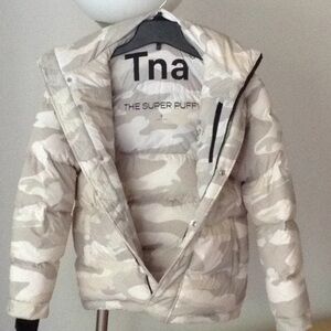 🍂🅰️🍂 Aritzia - Tna Super Puff Goose Down Jacket